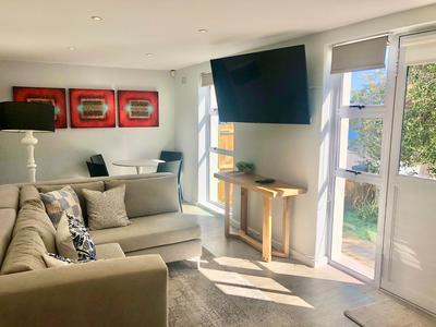 Apartment / Flat For Rent in Llandudno, Cape Town
